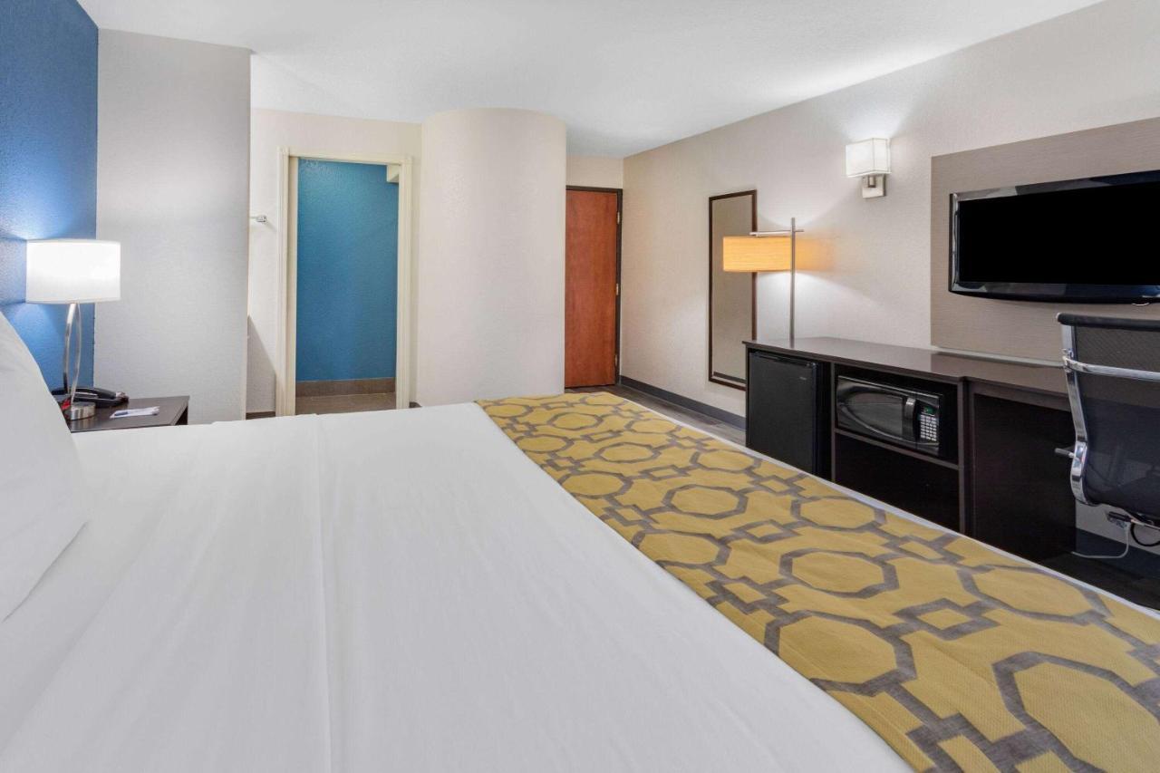Hotel Baymont By Wyndham Milan Exterior foto